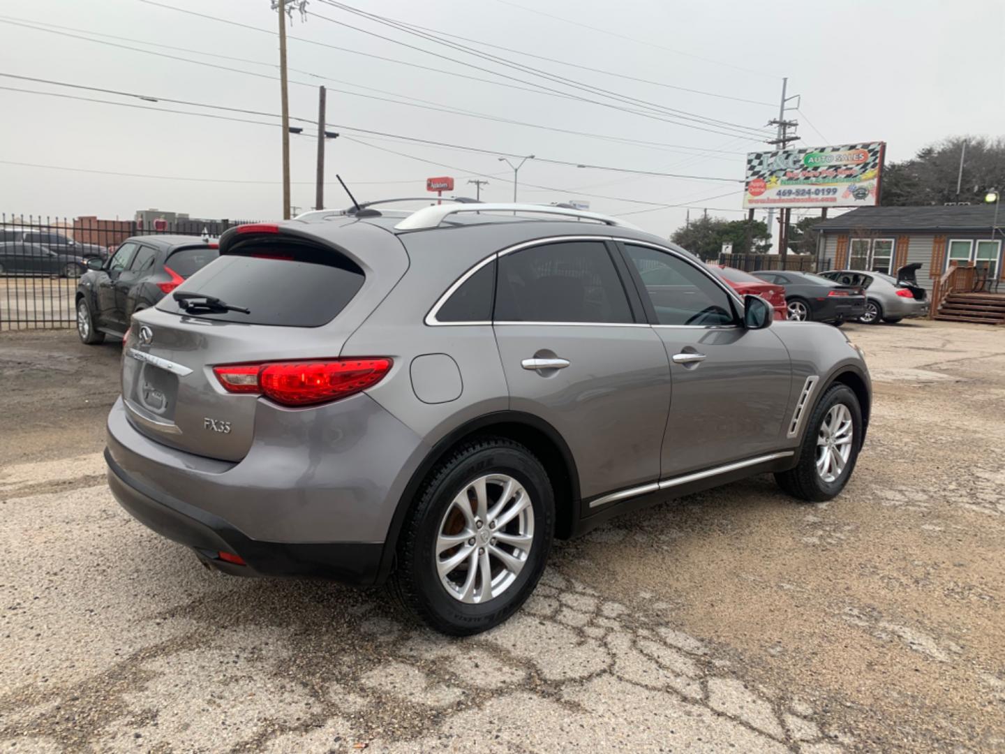 2009 Gray /Black Infiniti FX FX35 2WD (JNRAS18U39M) with an 3.5L V6 DOHC 24V engine, Automatic transmission, located at 1830 North Belt Line Road, Irving, TX, 75061, (469) 524-0199, 32.834373, -96.993584 - Photo#3